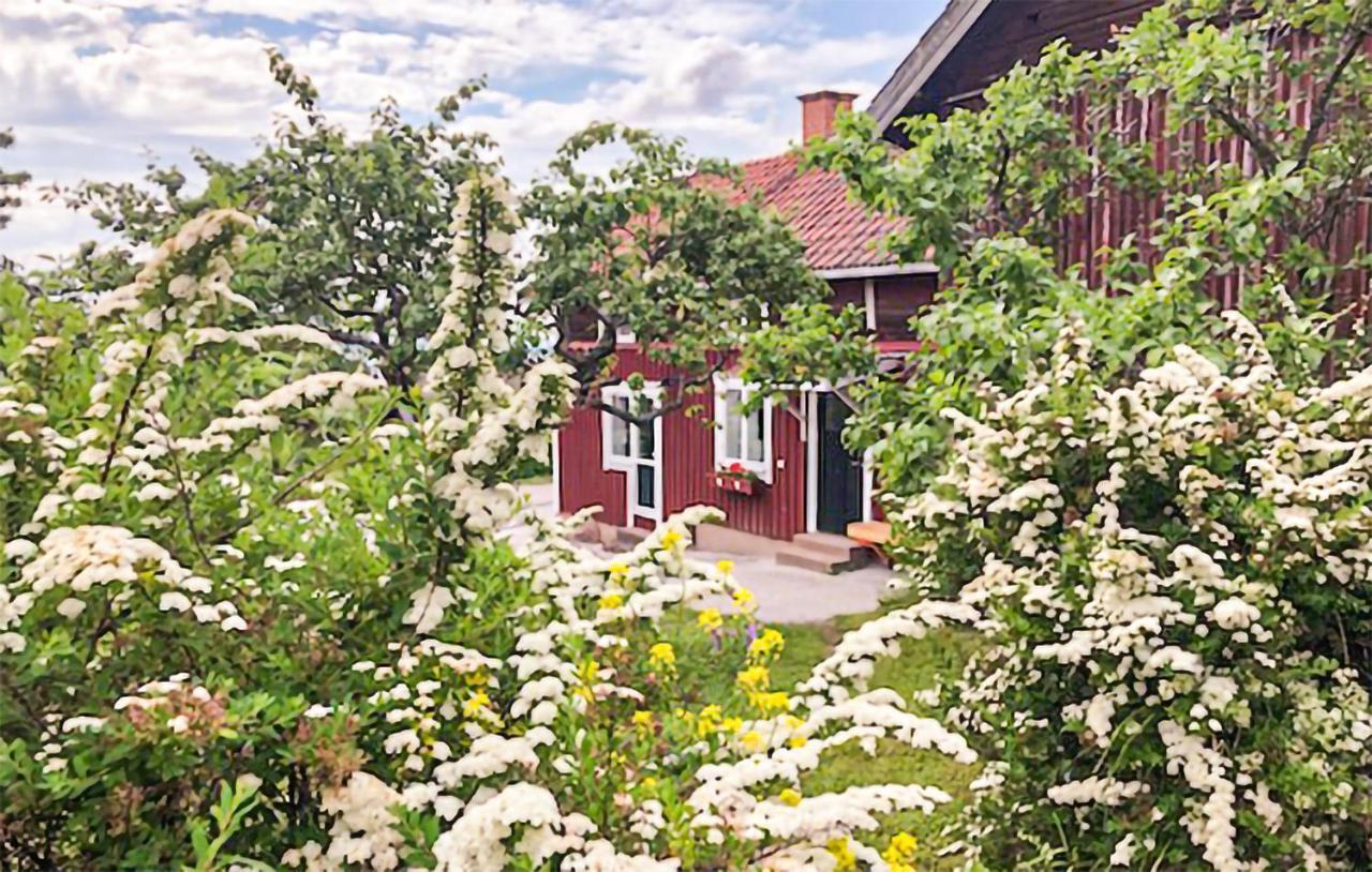 Cozy Home In Raettvik With Kitchen Exterior photo